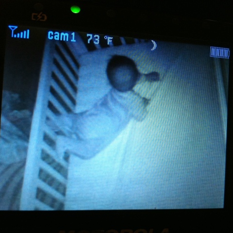 baby-leg-stuck-in-crib