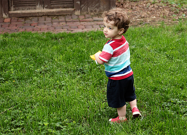 toddler in backyard on www.bunnyanddolly.com