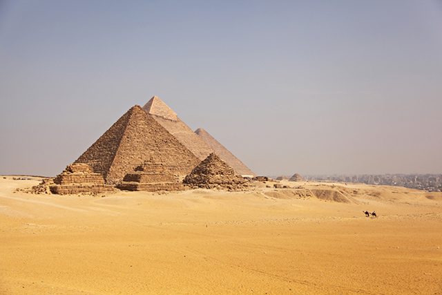 Pyramids of Giza from Entouriste via bunnyanddolly.com