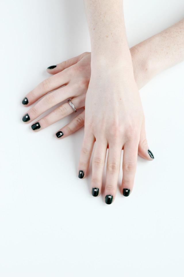 Try this easy last-minute DIY holiday manicure for Christmas from A Girl Named PJ