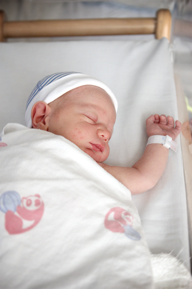 hospital newborn photos | A Girl Named PJ