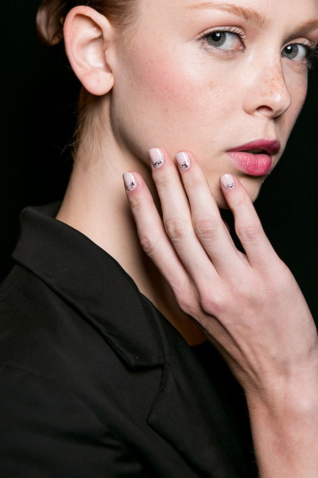 Naeem Khan fall nail art ideas