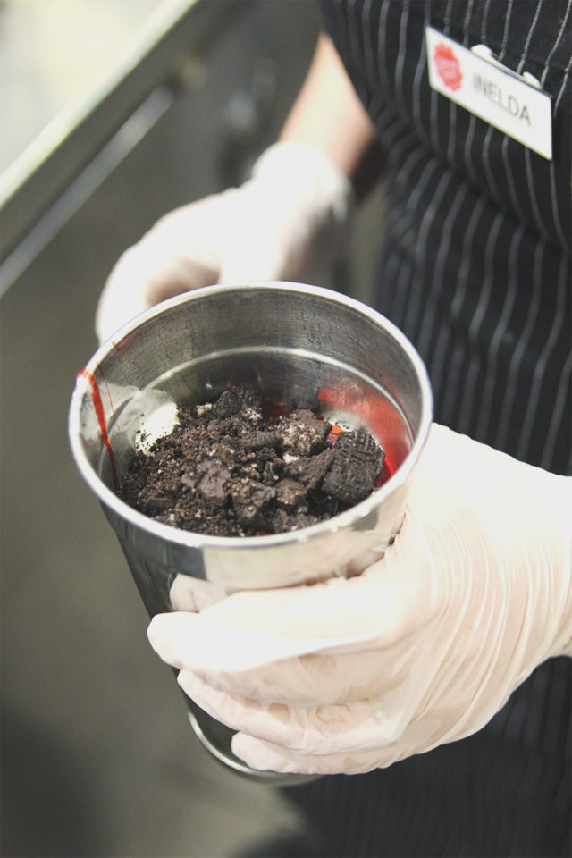 Making a strawberry Oreo milkshake at Johnny Rockets, plus 8 milkshake recipes to try at home