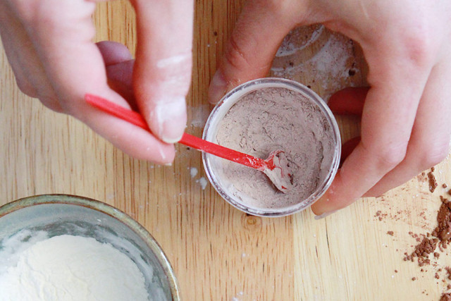 How to make DIY dry shampoo for brown hair | A Girl Named PJ